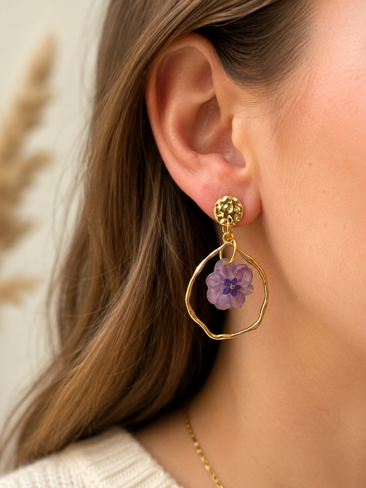 Purple Bloom Oorbellen – Handgemaakte Bloem Oorbellen Goudkleurig