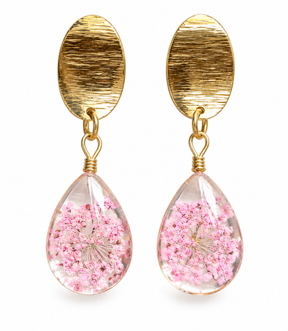 Gouden Oorbellen met Roze Bloemen – Glazen Druppelhangers