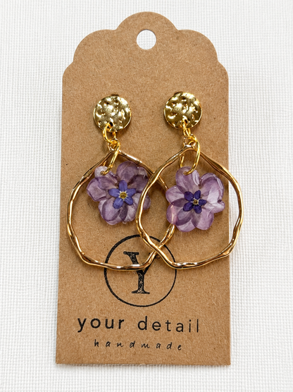 Purple Bloom Oorbellen – Handgemaakte Bloem Oorbellen Goudkleurig