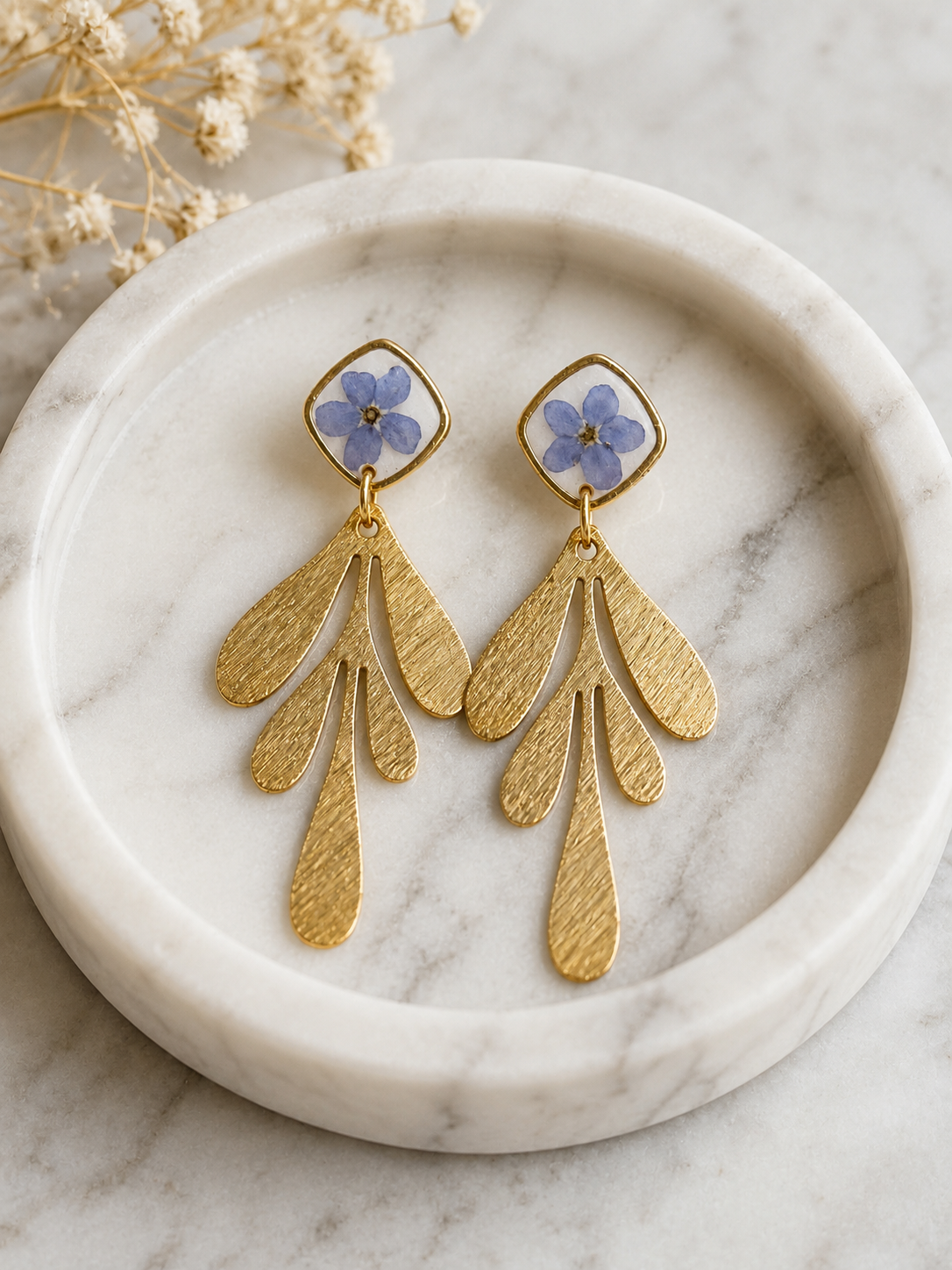 Blue Blossom – Gouden oorbellen met echte